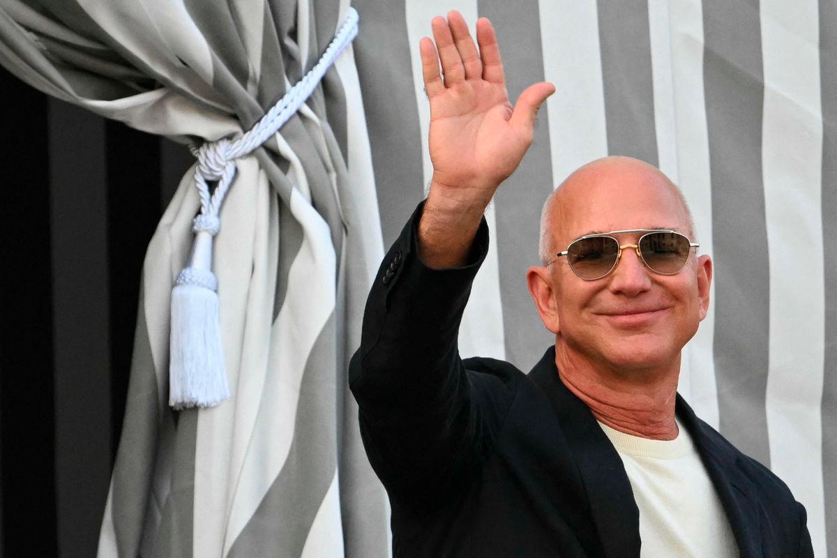US founder of Amazon, Jeff Bezos waves as he leaves the Aman Hotel in Venice on June 25, 2025. (Photo by Stefano Rellandini / AFP)