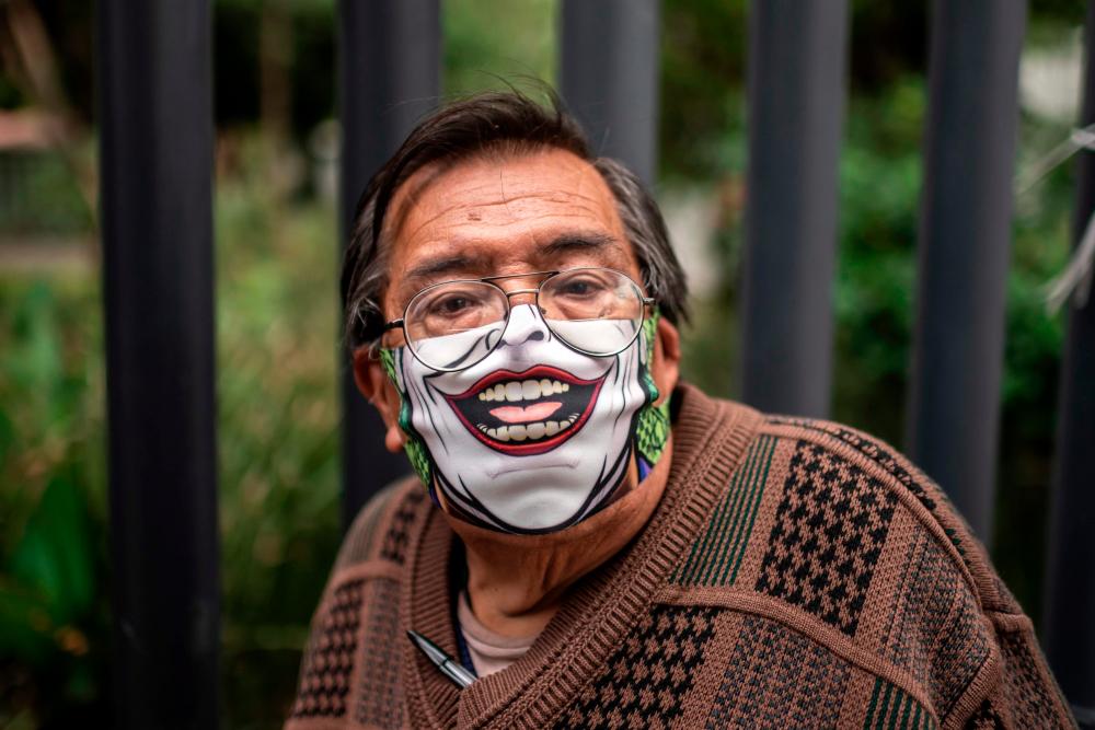 A man wearing a protective mask is pictured in Iztapalapa, in Mexico City on June 22, 2020. The spread of COVID-19 is accelerating across Latin America, with Mexico, Peru and Chile also hard-hit as death tolls soar and healthcare facilities are pushed toward collapse. / AFP / PEDRO PARDO