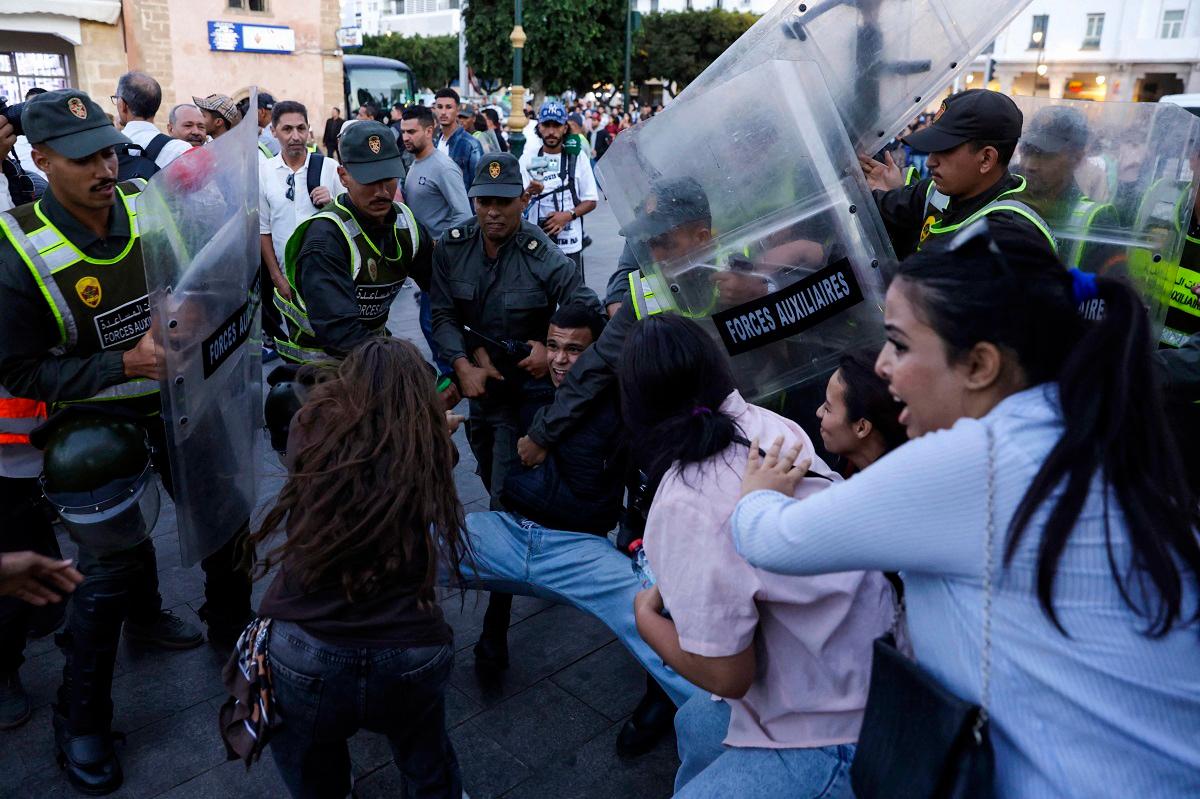 Members of the security forces detain a protester as others scuffle during a youth-led demonstration in Rabat on September 29, 2025, calling for reforms in the public health and education sectors. - Abdel Majid BZIOUAT / AFP