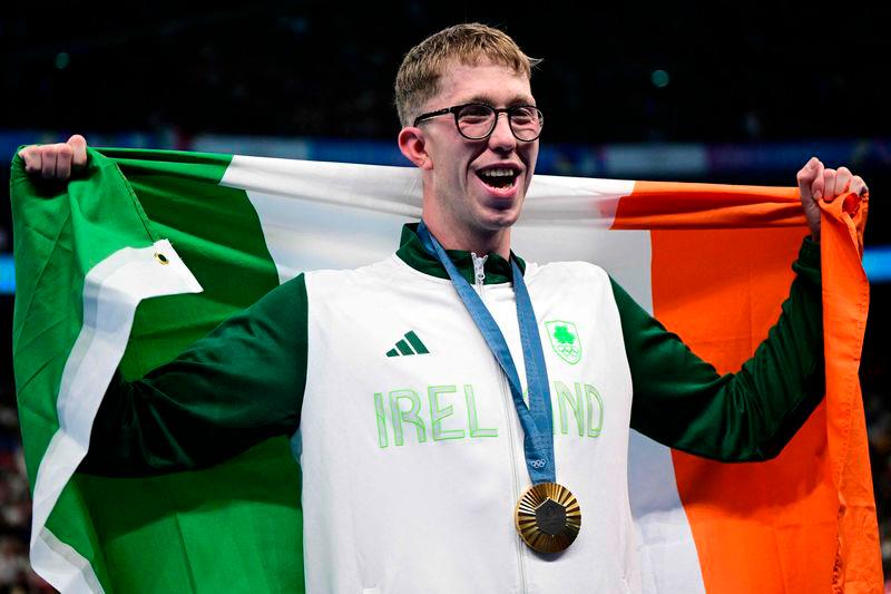 Gold medallist Ireland’s Daniel Wiffen poses with his medal follwoing the men’s 800m freestyle swimming event during the Paris 2024 Olympic Games - AFPpix