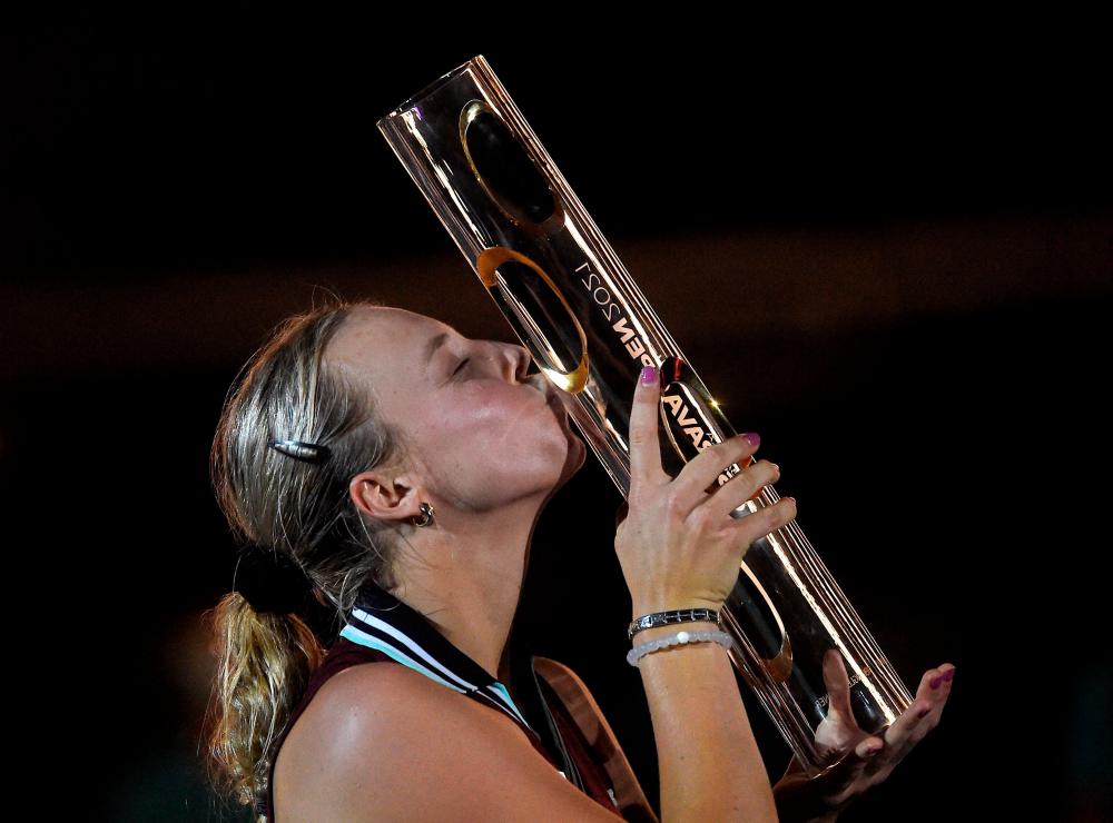 Greek Sakkari boosts chances of making WTA Finals cut