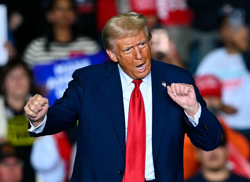 Former US President and Republican presidential candidate Donald Trump dances onstage after his speech during a campaign rally at the PPL Center in Allentown, Pennsylvania, on October 29, 2024. - ANGELA WEISS / AFP