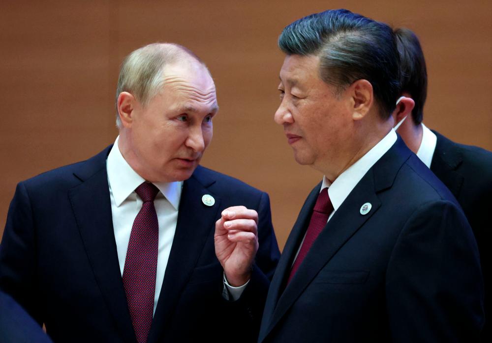 Russian President Vladimir Putin speaks to China’s President Xi Jinping during the Shanghai Cooperation Organisation (SCO) leaders’ summit in Samarkand on September 16, 2022. AFPPIX