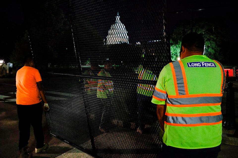 Workers install a security fence around the U.S. Capitol ahead of an expected rally on Saturday in support of the Jan. 6 defendants in Washington, U.S., September 15, 2021. -REUTERSPix