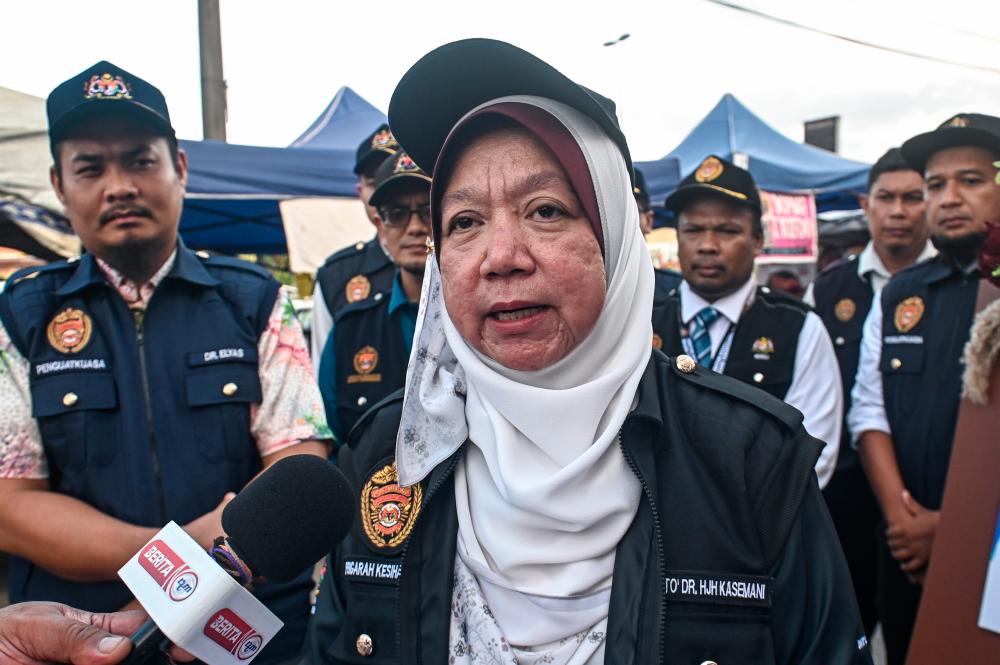 Pengarah Kesihatan Negeri Terengganu, Datuk Dr Kasemani Embong - fotoBERNAMA