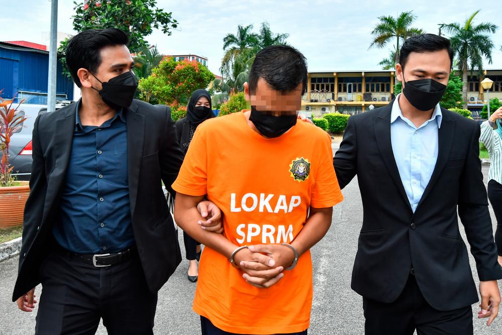 KUALA TERENGGANU, August 4 -- A civil servant was remanded for six days starting today to assist in the investigation into a corruption case amounting to RM35,000. BERNAMAPIX