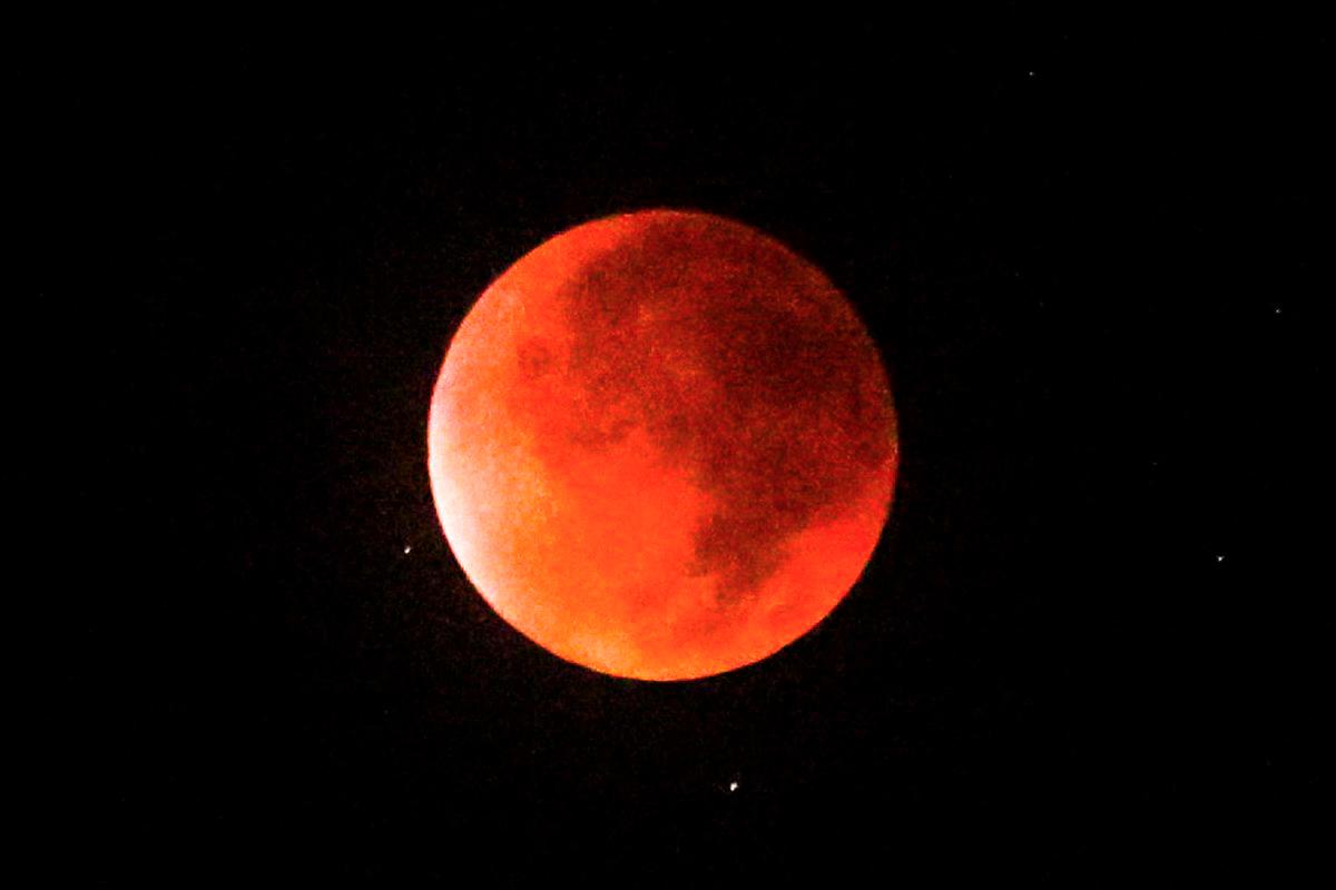 The phenomenon of a total lunar eclipse, also known as a Blood Moon, was captured by BERNAMA in Kuala Ibai early this morning. – BERNAMA