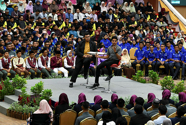 Youth and Sports Minister Syed Saddiq Syed Abdul Rahman speaks to 2,500 students from around Kuala Terengganu as well as representatives from associations and state youth movements at Universiti Sultan Zainal Abidin, Kuala Nerus on Feb 17, 2019. — Bernama