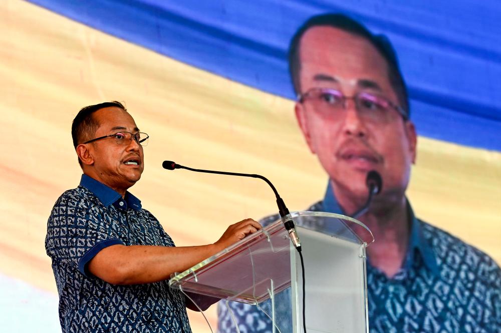 Menteri Besar Terengganu, Datuk Seri Dr Ahmad Samsuri Mokhtar. - fotoBERNAMA