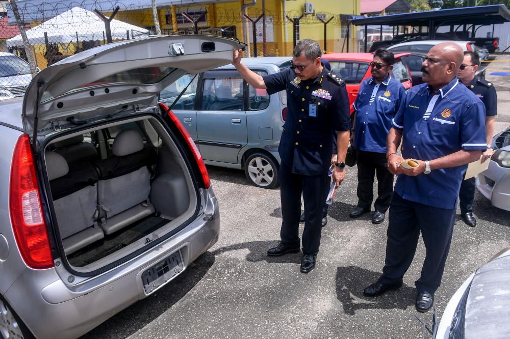 A total of 137 bidders were at this auction which involved 80 vehicles and a total of RM1.25 million was collected from the JPJ Terengganu Public Auction Series 1/2022 today. BERNAMAPIX