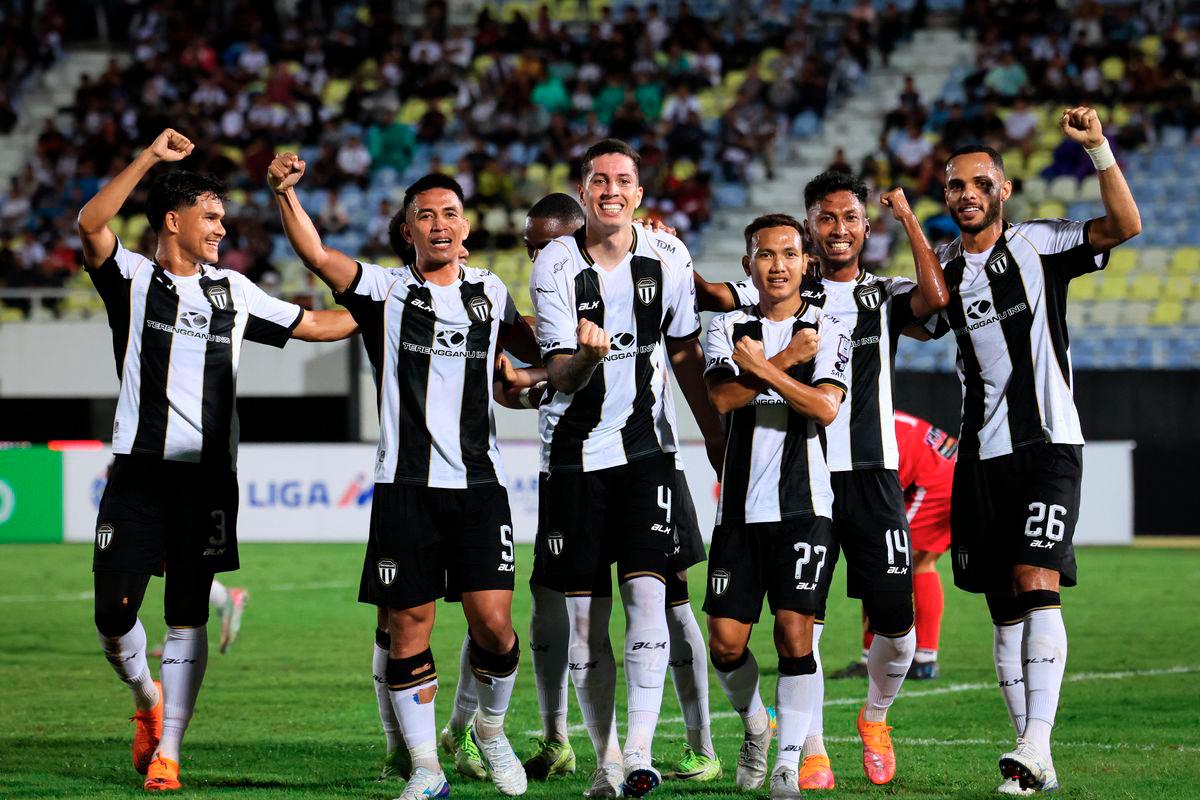Terengganu FC (TFC) player Diego Landis (centre) celebrates after scoring the first goal for his team during their match against Kelantan The Real Warriors FC (TRW) in the 2025/2026 Super League at Sultan Mizan Zainal Abidin Stadium, Gong Badak, last night. – BERNAMA