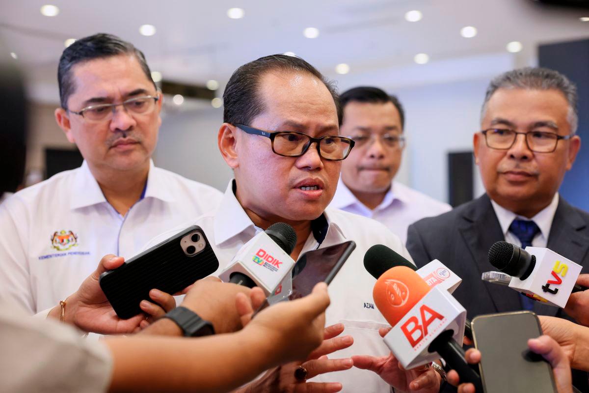 Director-General of Education Malaysia, Dr Mohd Azam Ahmad, at a press conference during the 2025 MADANI Teacher Appreciation Ceremony in Terengganu at a hotel today. – BERNAMA