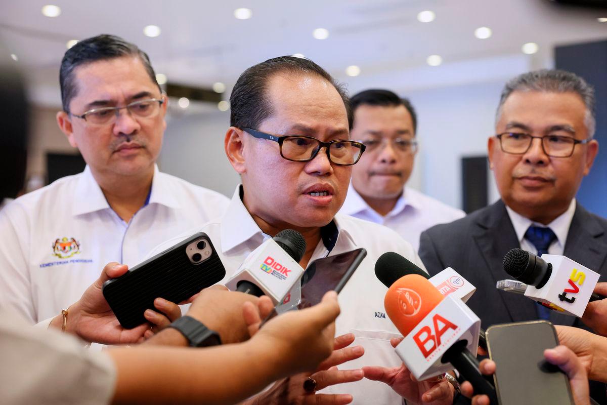 Ketua Pengarah Pendidikan Malaysia, Dr Mohd Azam Ahmad pada sidang media pada Majlis Apresiasi Guru MADANI Terengganu 2025 di sebuah hotel, hari ini- BERNAMA