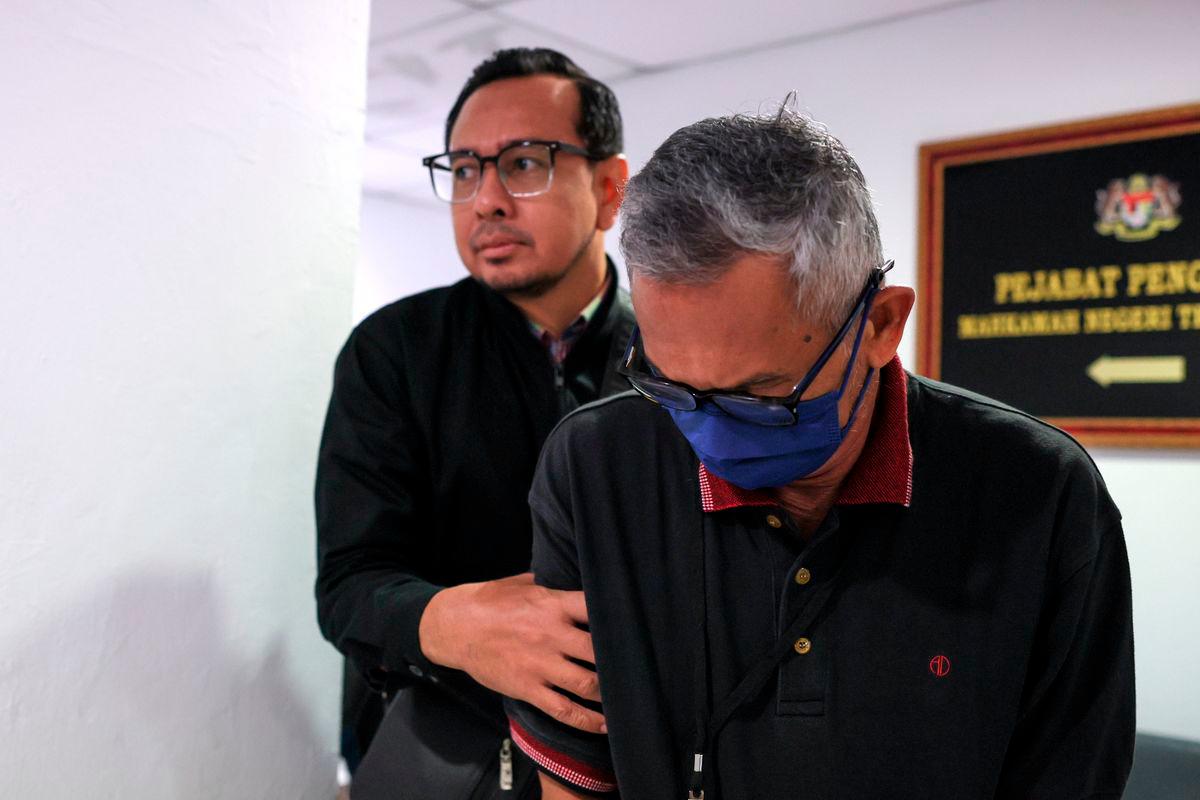 Bekas bendahari Kesatuan Pekerja-Pekerja Pihak Berkuasa Tempatan Semenanjung Malaysia (Anulae) cawangan Terengganu didenda RM10,000 oleh Mahkamah Sesyen di sini hari ini selepas mengaku bersalah terhadap dua pertuduhan menggunakan dokumen palsu, lima tahun lepas - BERNAMA