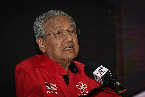 Prime Minister Tun Dr Mahathir Mohamad speaks during a function with fishermen and farmers at the Marang District Council Hall on Jan 7, 2019. — Bernama