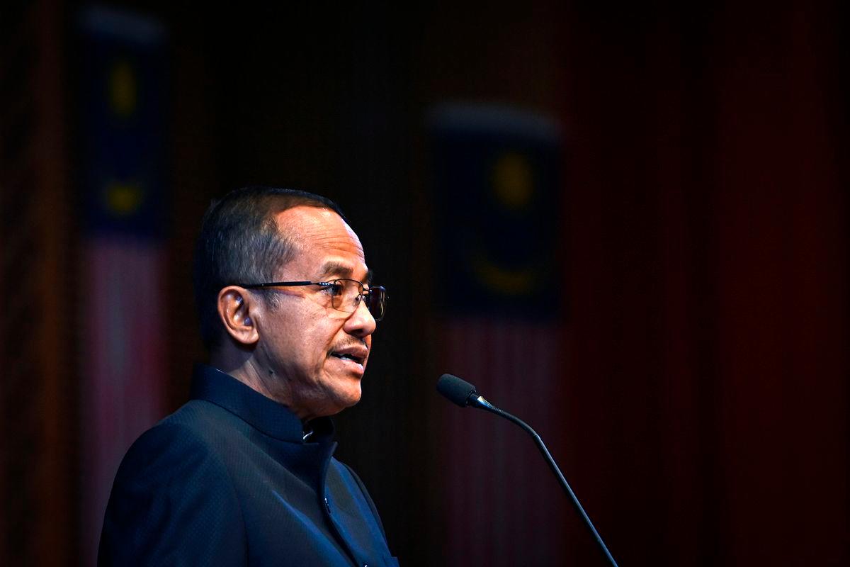 Menteri Besar Datuk Seri Dr Ahmad Samsuri Mokhtar - Photo by BERNAMA