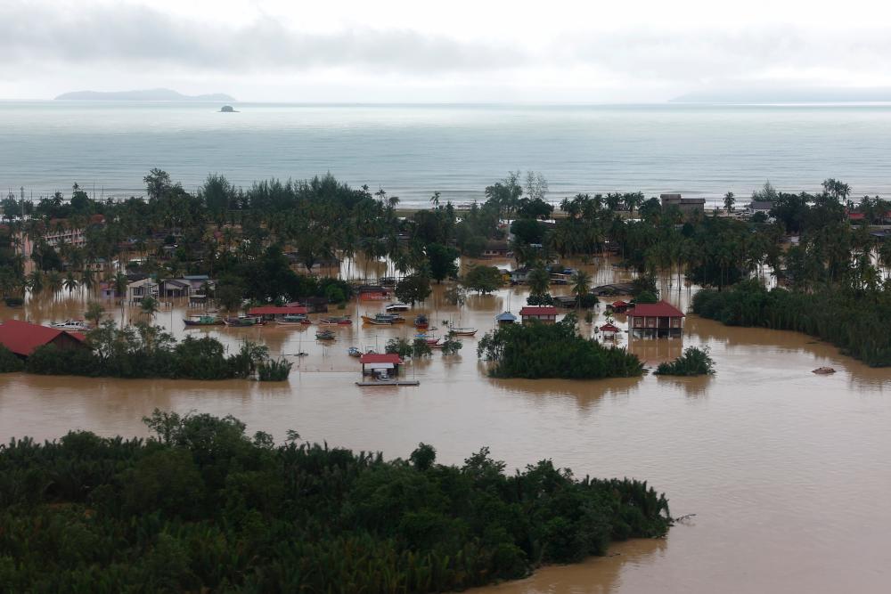 MARANG, 20 Dis -- Beberapa kawasan dinaiki air ketika tinjauan udara di sekitar Besut, Hulu Terengganu dan Setiu. fotoBERNAMA