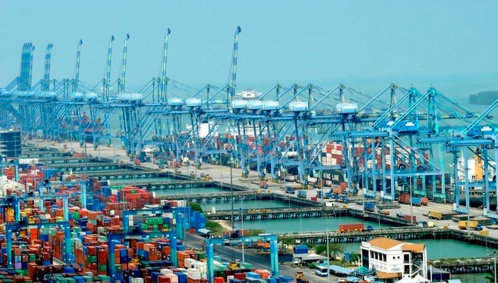 Malaysia’s exports and imports reached RM111.3 billion and RM100.5 billion in February. – Bernamapic