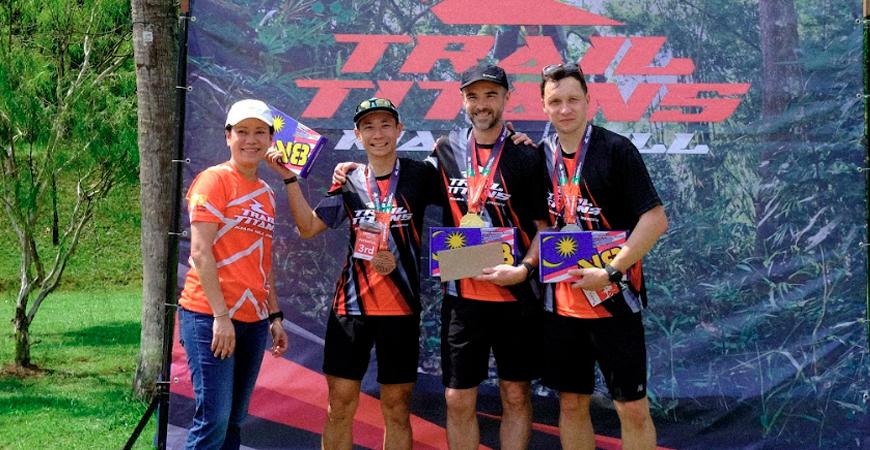 16km Men’s Veteran Category. FROM LEFT TO RIGHT: Gloria Ng (Director of Dirigo Events), Juangti Wan Leong (3rd), Ben Hails (1st) and Edward Smith (2nd)