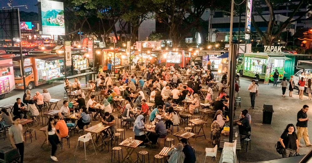 $!The trendy Tapak Urban street dining, where we could see all the local youngsters and families dine in together here. – Tripzone