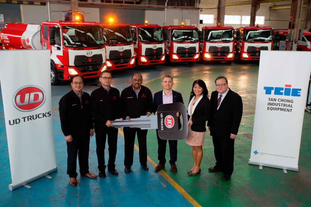 From left; TNB fleet management department head of fleet strategy Azlan Sani Md Morshid, TNB fleet management department head of fleet operations Mohammad Anas Ibrahim, TNB head of fleet management department Datuk S.Viswanathan, UD Trucks Hub Malaysia &amp; Oceania managing director Steve Hedouin, TCIE chief operating officer Jaclyn Loy and TCIE director Wong King Yoon, during a handover ceremony at TNB’s headquarters in Kuala Lumpur.