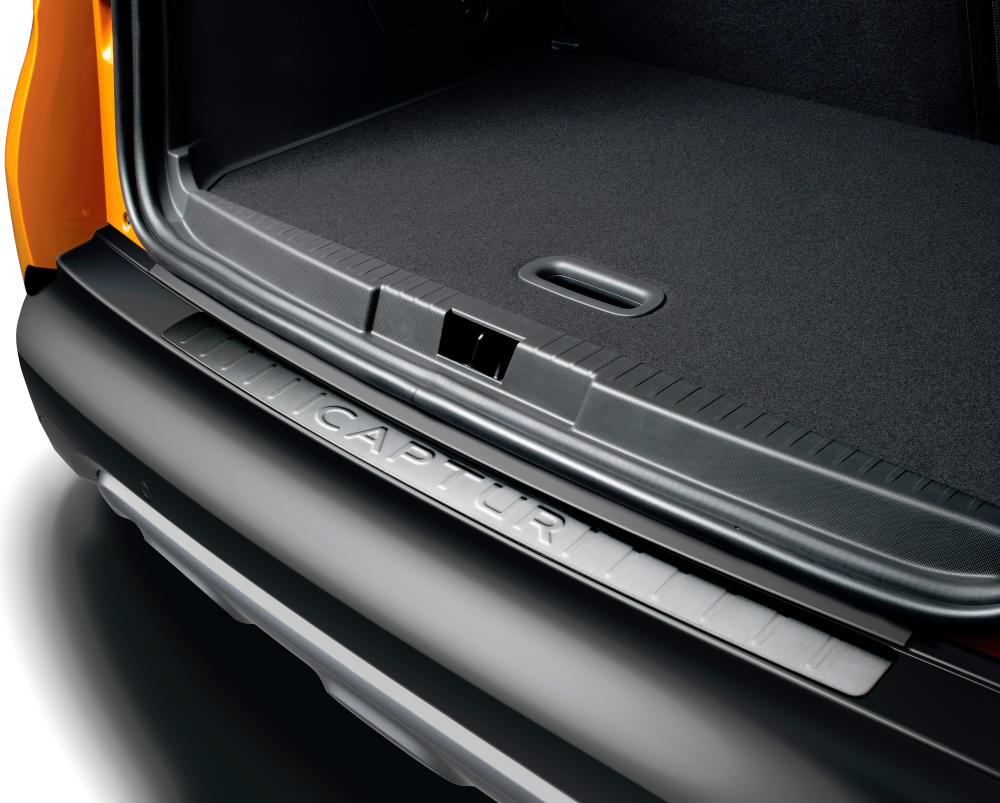 Cargo door rear guard. $!Cargo door rear guard.