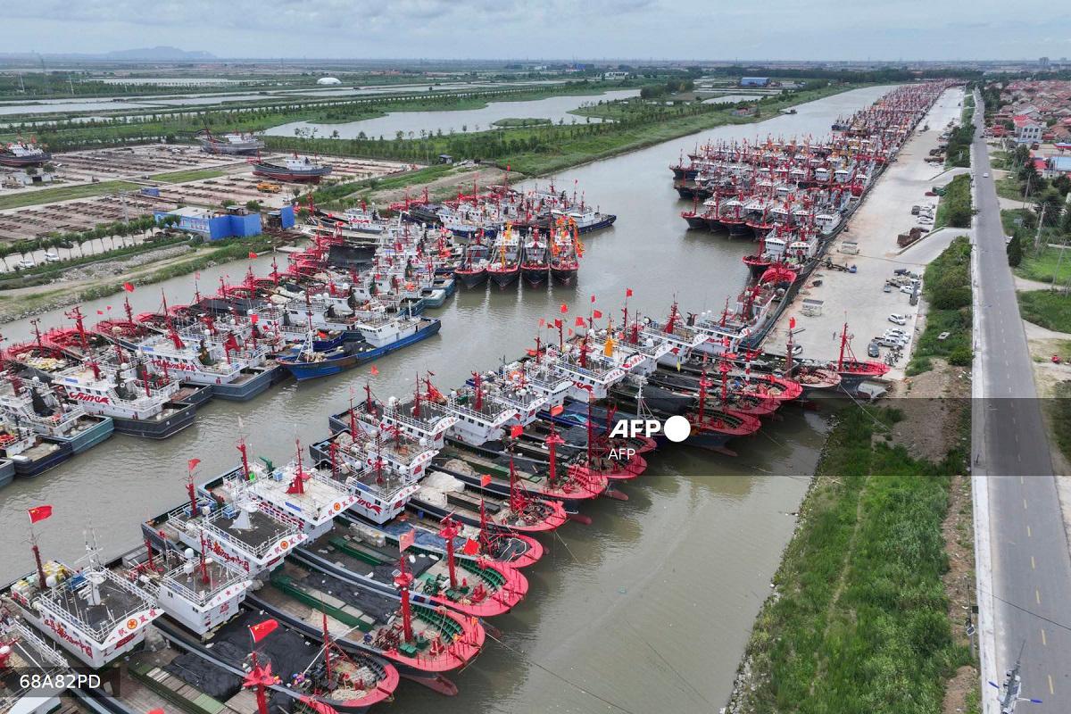Fishing boats shelter at a fishing port ahead of the arrival of Typhoon Co-May in Lianyungang, in China’s eastern Jiangsu province on July 30, 2025. - AFP / China OUT