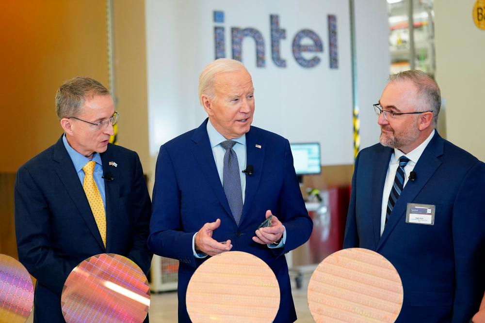 Biden (centre) touring the Intel Ocotillo Campus, in Chandler, Arizona, on Wednesday. – Reuterspic