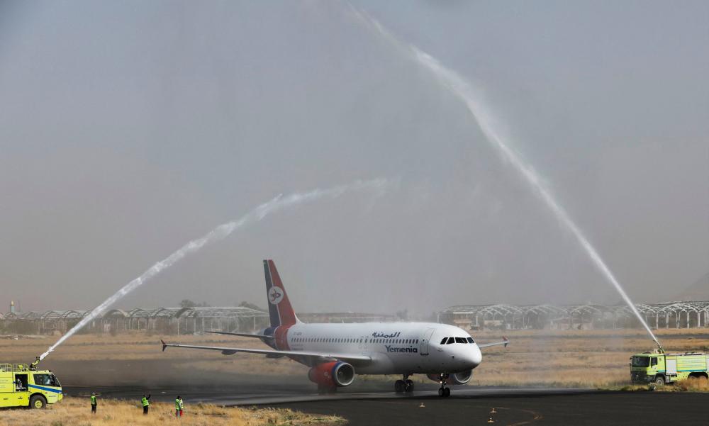 Yemen Airways plane is greeted with water canon salute at Sanaa Airport as the first commercial flight in around six years, in Sanaa, Yemen May 16, 2022. REUTERSPIX