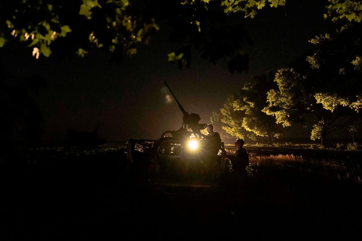 Ukrainian servicemen of the mobile air defence unit of the 641st Separate anti-aircraft machine gun battalion check the sky for potential air threats at a position in the Donetsk region, on July 15, 2025, amid the Russian invasion of Ukraine. - Roman PILIPEY / AFP