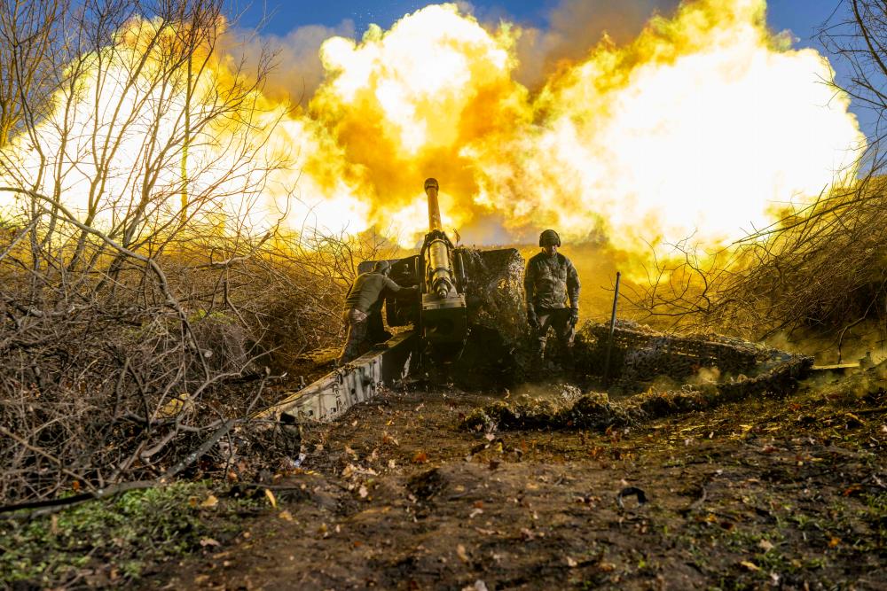 A Ukrainian soldier of an artillery unit fires towards Russian positions outside Bakhmut on November 8, 2022, amid the Russian invasion of Ukraine. AFPPIX