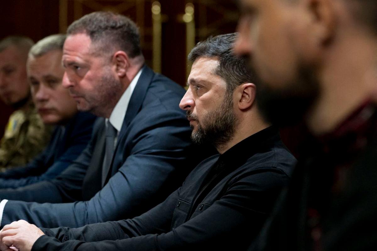 Ukrainian Presidential press-service shows Ukrainian President Volodymyr Zelensky (2ndR) talking with French Foreign Minister Jean-Noel Barrot during their talks in Kyiv - AFP PHOTO / Ukrainian Presidential press-service