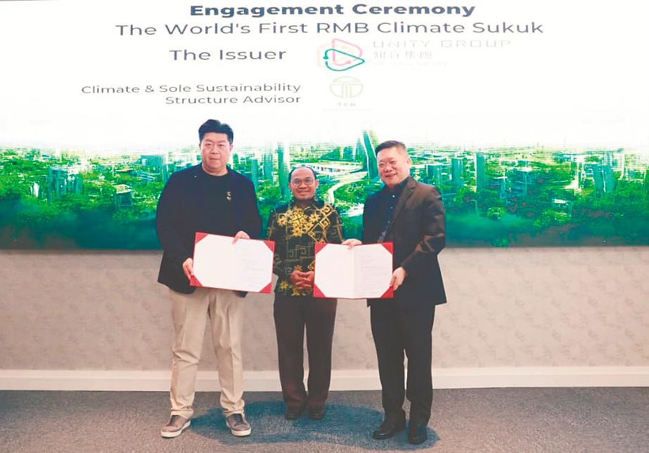 From left: Wong, Labuan Financial Services Authority director-general Affendi Rashdi and H’ng during an exchange of engagement letters ceremony at the launch.