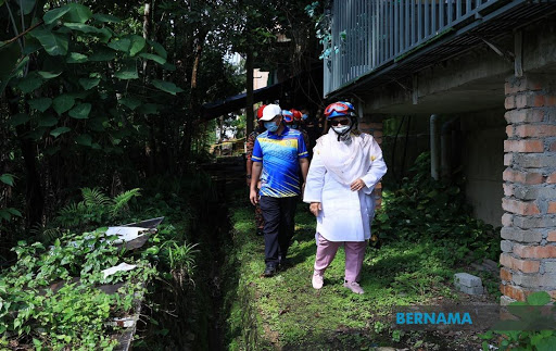 The landslide which affected seven houses at Jalan Kelab Ukay, Bukit Antarabangsa to be monitored by the State government. -Bernama