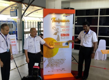 KTM Berhad general manager of operations S. Mahendran (R) officiates the KTM Komuter train services round-the-clock for four days and three nights beginning Jan 19 in conjunction with the Thaipusam festival at KTM Komuter Batu Caves station, on Jan 11, 2018. — Bernama