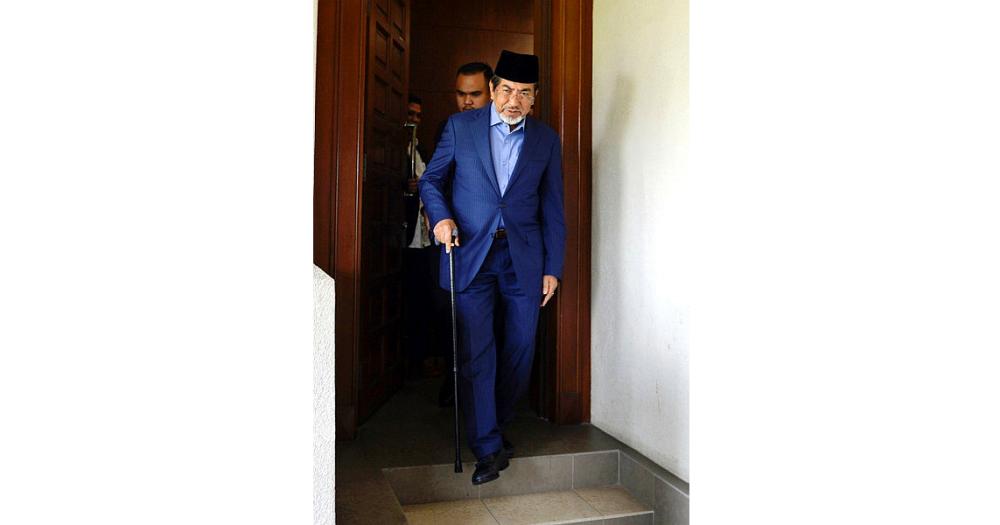 Prosecution withdraws five corruption charges against ex-Sabah CM
