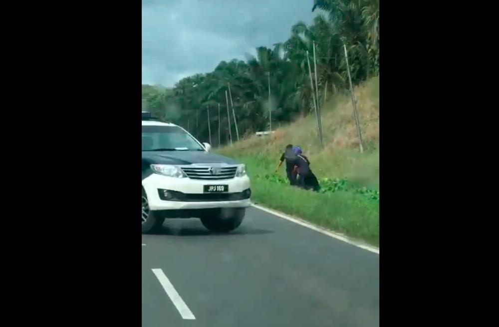 (Video) PDRM looking for witness who recorded JPJ officers