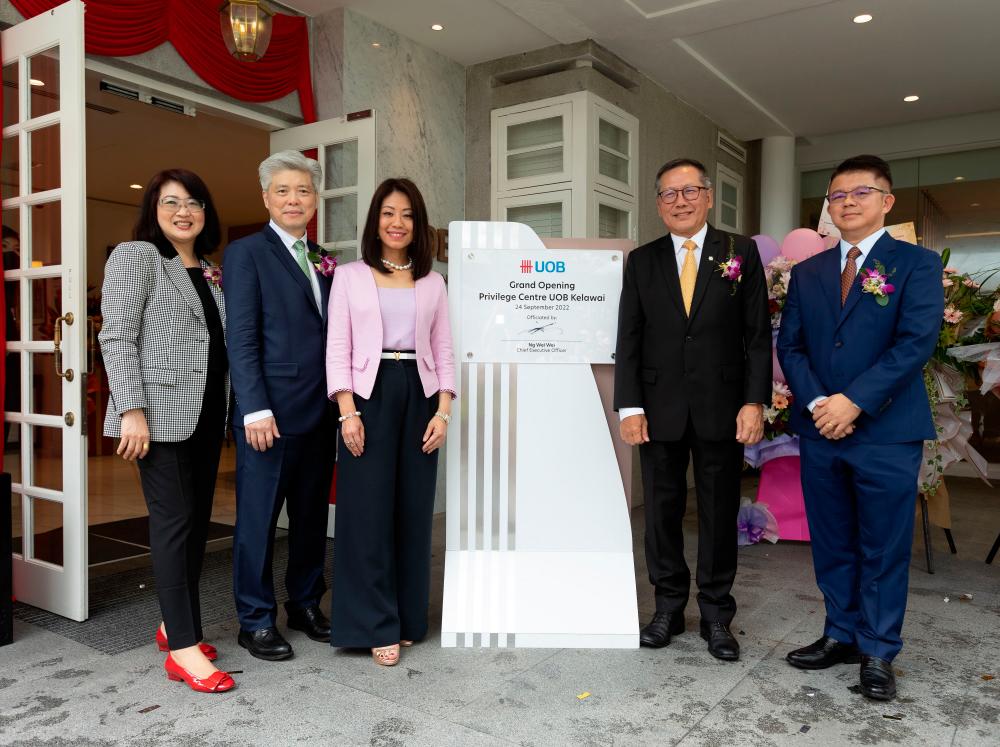 (From left): UOB Jalan Kelawai branch manager Lee Ai Pin, UOB Malaysia managing director and country head of personal financial services Ronnie Lim, CEO Ng Wei Wei, executive director and country head of channels and digitalisation Yap Kok Tee and northern area centre manager Jonathan How at the launch on Oct 5.