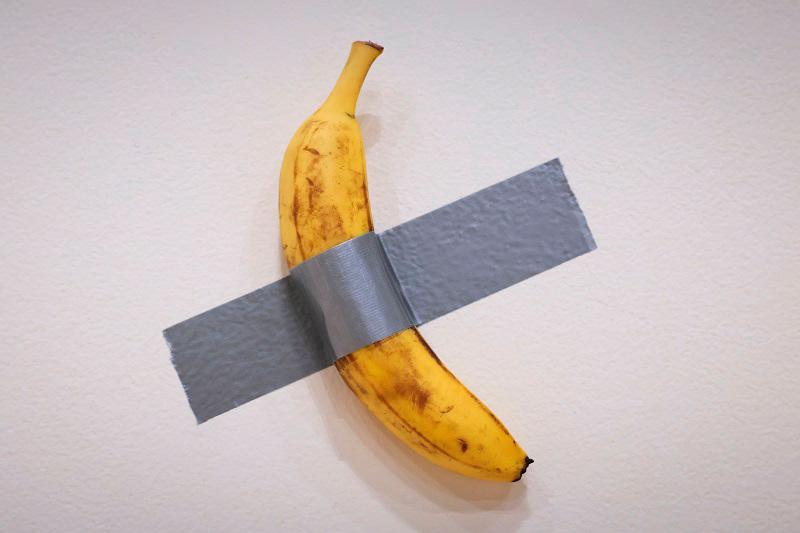 Italian visual artist Maurizio Cattelan's duct-taped Banana entitled Comedian, is on display during a media preview at Sotheby's in New York, on November 8, 2024. A work by Belgian painter René Magritte, another by American Ed Ruscha and a vulgar banana are the stars that could set records for their authors in the art auctions that begin this week in New York in a market that hopes to overcome last year's slump.The two main houses Sotheby's and Christie's compete from November 18 with a rich offer in which the greatest exponents of 20th and 21st century painting abound, such as Picasso, Magritte, Matisse, Miró, Kankinsky, Moore, Ruscha, Basquiat, Carrington, Rothko, Lichtenstein, Giacometti or Haring. - kena betancur / AFP