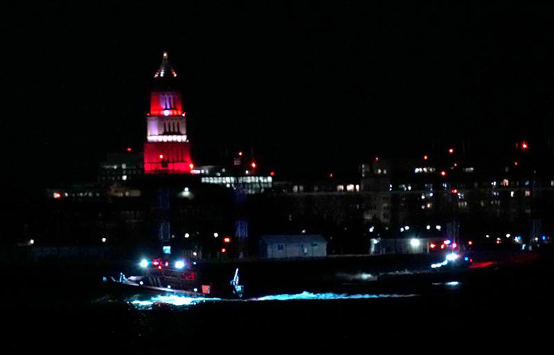 Emergency response units conduct search and rescue operations in the Potomac River near Ronald Reagan Washington Airport on January 30, 2025 in Washington, DC. Early reports indicate a helicopter and airplane collided near Reagan National Airport. - Andrew Harnik / GETTY IMAGES NORTH AMERICA / AFP