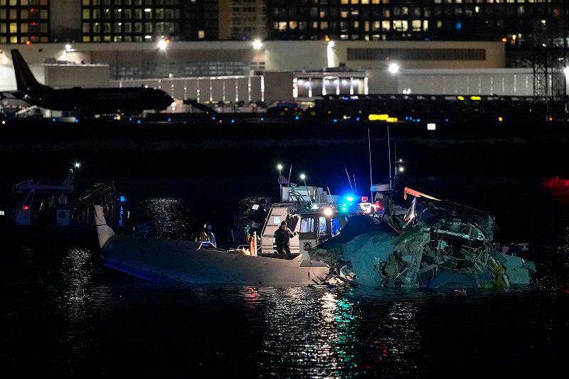 Emergency response units assess airplane wreckage in the Potomac River near Ronald Reagan Washington Airport on January 30, 2025 in Arlington, Virginia. An American Airlines flight from Wichita, Kansas collided with a helicopter while approaching Ronald Reagan National Airport. - Andrew Harnik/Getty Images/AFP