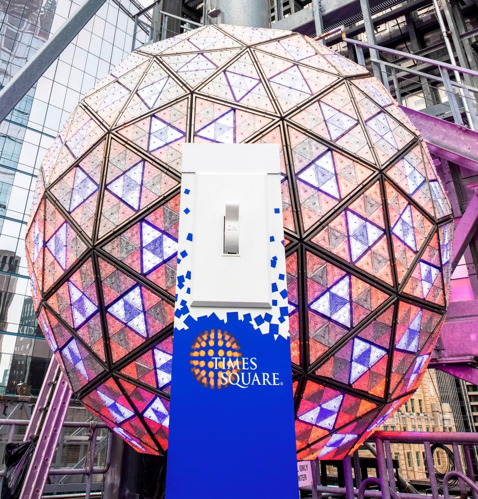 $!NEW YORK, NEW YORK - DECEMBER 30: A view of the New Year’s Eve Ball during testing before the official Times Square Celebration on December 30, 2020 in New York City. Arturo Holmes/Getty Images/AFP
