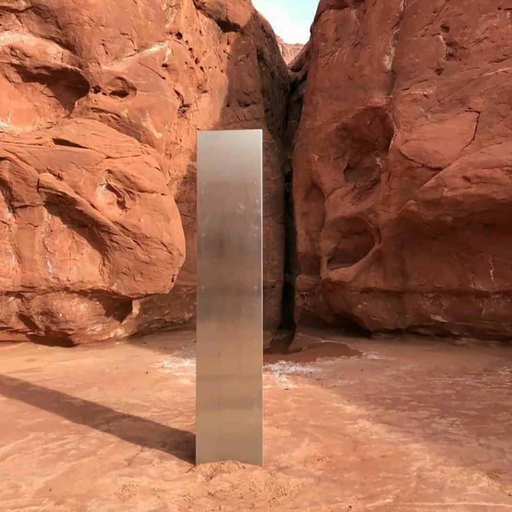 This video grab image obtained November 24, 2020 courtesy of the Utah Department of Public Safety Aero Bureau shows a mysterious metal monolith that was discovered in Utah after public safety officers spotted the object while conducting a routine wildlife mission. - AFP / Utah Department of Public Safety / Handout
