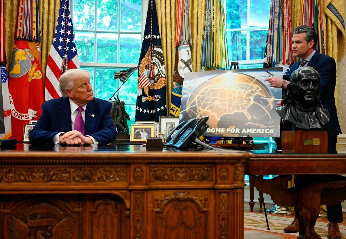 US President Donald Trump listens to US Secretary of Defense Pete Hegseth speaks about the Golden Dome missile defense shield, in the Oval Office of the White House on May 20, 2025, in Washington, DC. - Jim WATSON / AFP