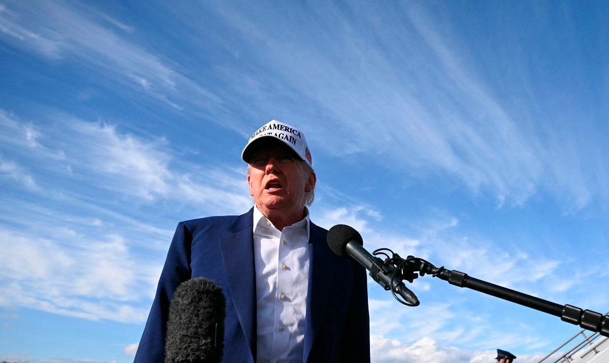 US President Donald Trump speaks to journalists before boarding Air Force One from Morristown Municipal Airport in Morristown, New Jersey, May 25, 2025, after spending the weekend in New Jersey. - SAUL LOEB / AFP