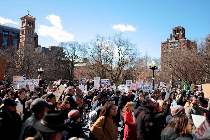 Scientists protest in Washington square park in New York City on March 7, 2025. - CHARLY TRIBALLEAU / AFP