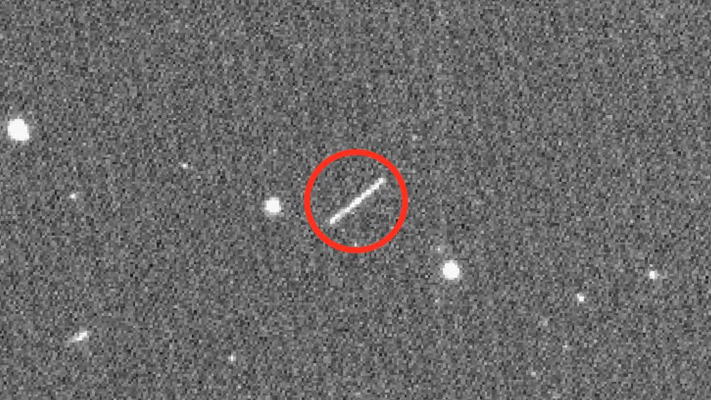 This NASA/JPL/ZTF/Caltech Optical Observatories handout image obtained on August 18, 2020 shows asteroid 2020 QG (the circled streak in the center) which came closer to Earth than any other nonimpacting asteroid on record. AFP PHOTO /NASA / JPL-CALTECH / HANDOUT