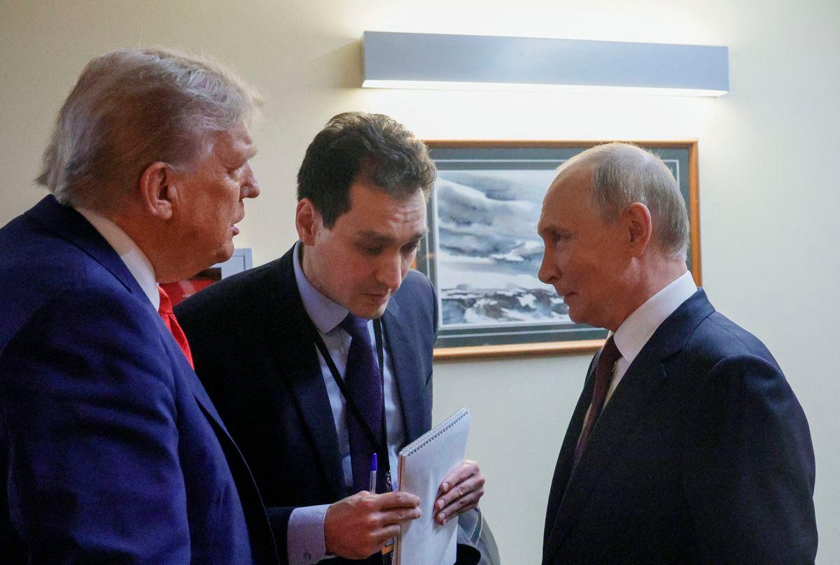 In this pool photograph distributed by the Russian state agency Sputnik, US President Donald Trump (L) and Russian President Vladimir Putin (R) chat before holding a joint press conference following a US-Russia summit on Ukraine at Joint Base Elmendorf-Richardson in Anchorage, Alaska, on August 15, 2025. (Photo by Gavriil GRIGOROV / POOL / AFP)