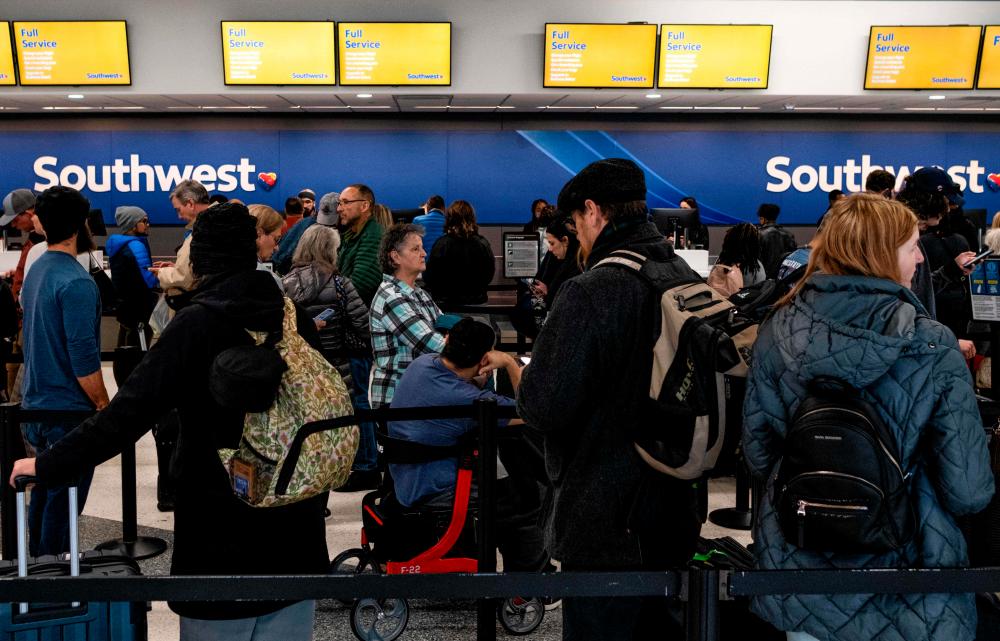 Travellers waiting in line at the Southwest Airlines ticketing counter at Nashville International Airport, Tennessee, after the airline cancelled thousands of flights on Tuesday. – AFPpic