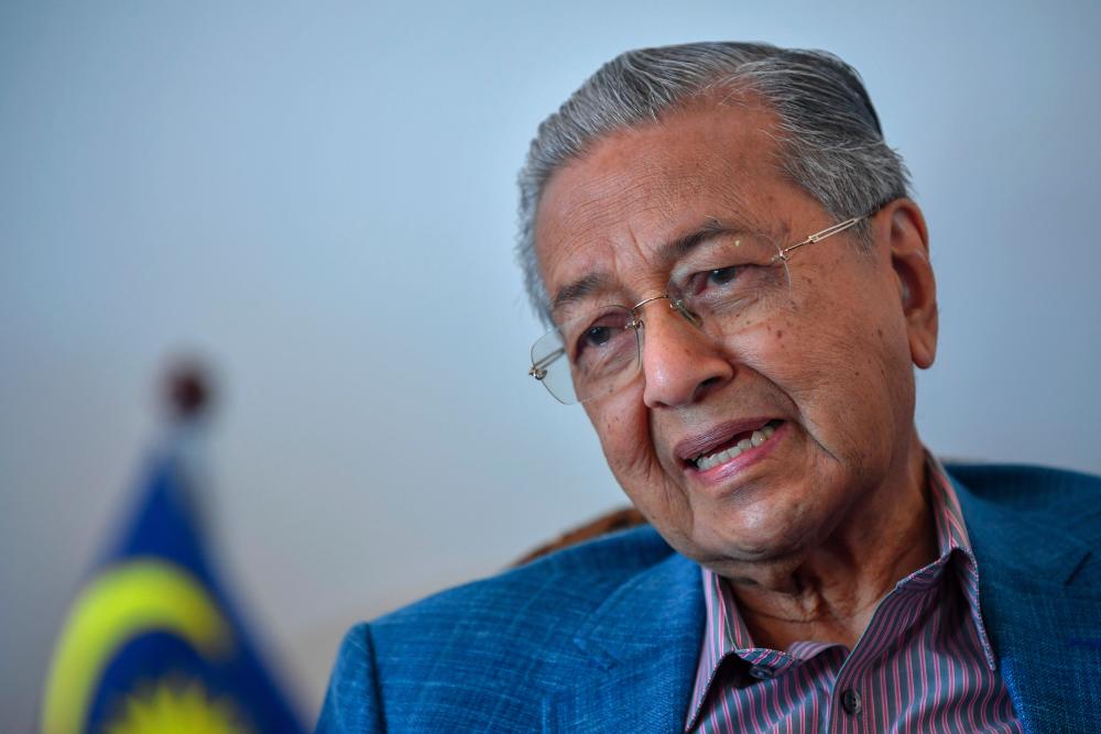 Prime Minister Tun Dr Mahathir Mohamad speaking to the Malaysian media on Saturday, as he wraps up his visit to the United States for the 74th Session of the United Nations General Assembly. - Bernama